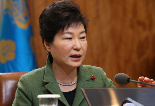 박근혜 대통령이 28일 오전 청와대에서 열린 수석비서관회의에서 모두발언하고 있다.